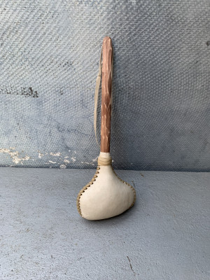 Колотушка шамана из сыромятной кожи