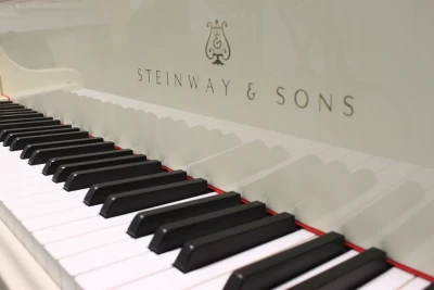 Steinway & Sons- дизайнерский кабинетный рояль